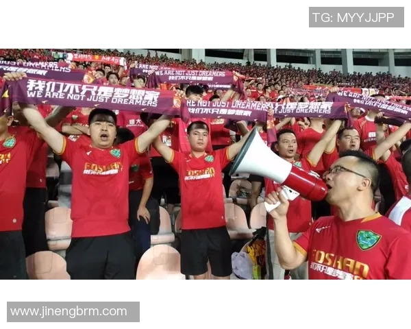 中超29轮精彩对决重庆斯威迎战豪门广州恒大全力争胜